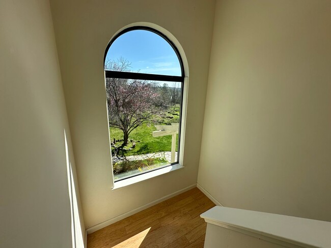 Building Photo - Gorgeous Multilevel 4 Bedroom 2.5 Bathroom Home on Acreage