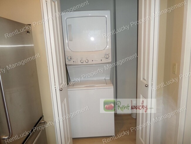 Building Photo - GREAT VIEWS! Lovely 2-Bedroom, 2 Bath Condo in Fantastic Fremont Area w/Garage Parking!!