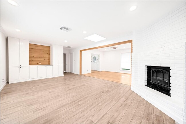 Building Photo - 10166 Hanka Dr
