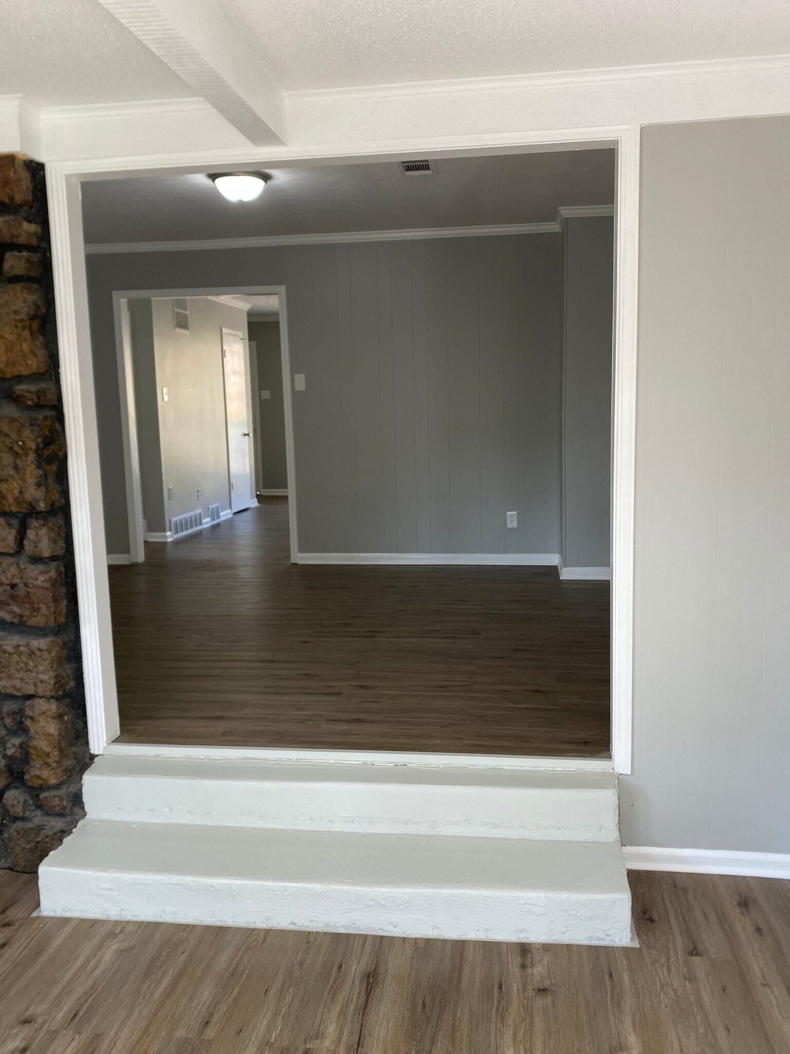 Building Photo - 1553 Vicksburg Dr