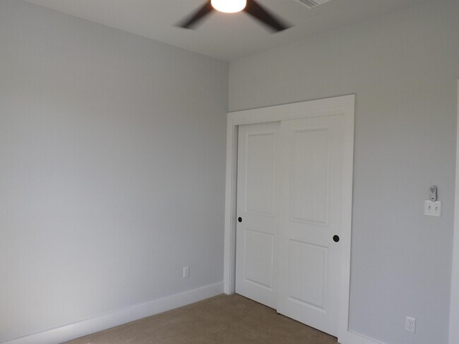Building Photo - 1191 S Lake Dr