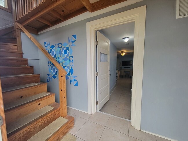 Building Photo - 717 Church St