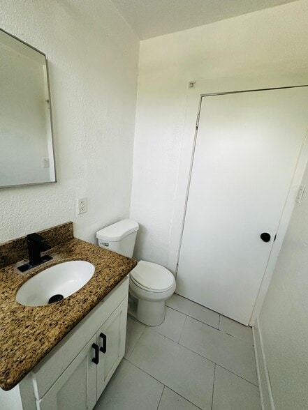 Building Photo - 823 W Orange St