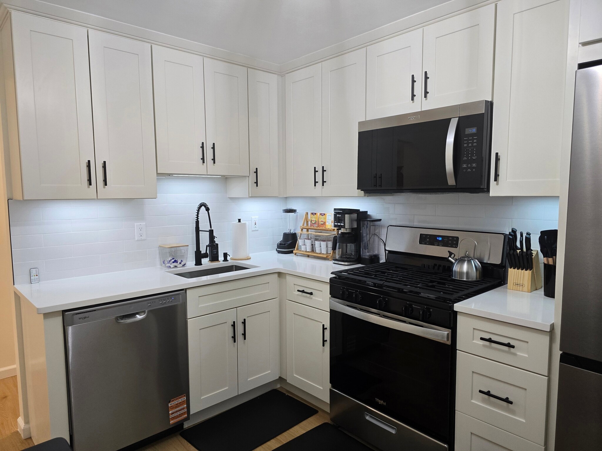 Building Photo - 396 Kaplan Ave