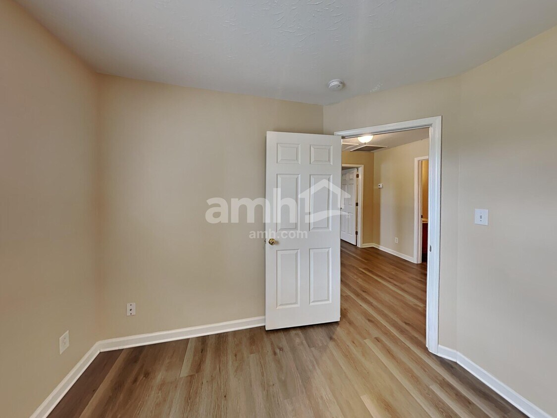 Building Photo - 2502 Euclid Dr