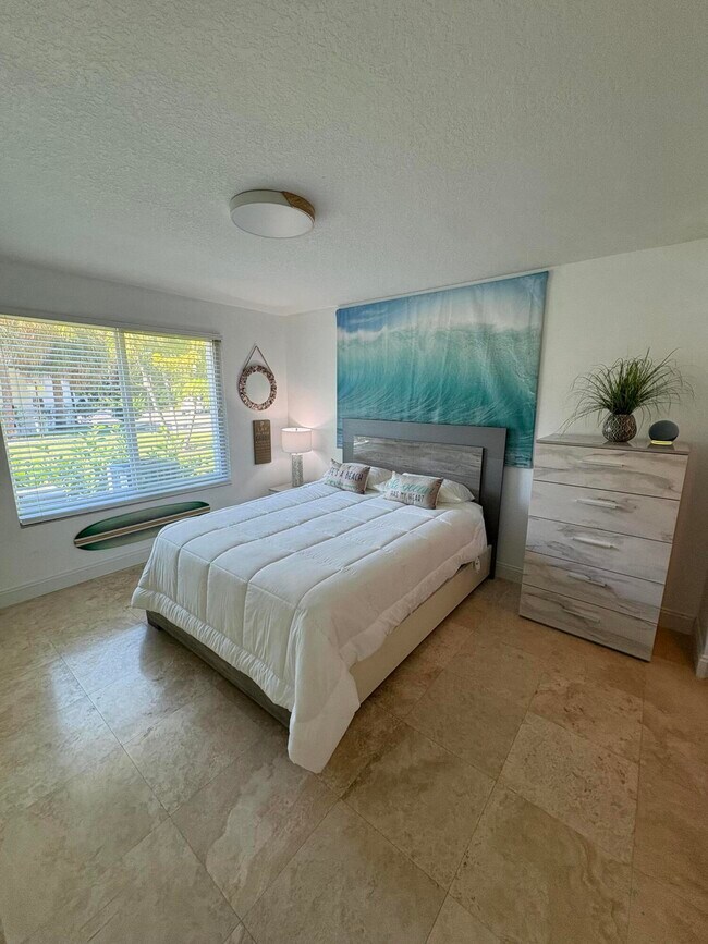 Building Photo - 1205 Villa Cir