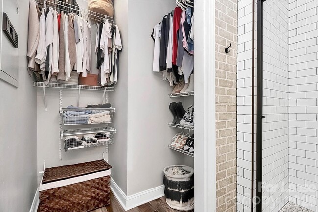 Building Photo - 105 S Summit Ave