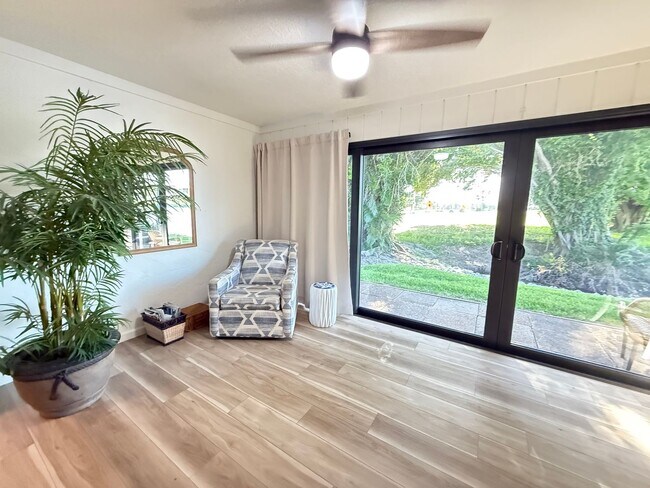 Building Photo - IMG Golf Course 2/2 Condo at Valencia Gard...