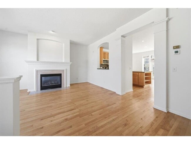 Building Photo - 325 W River Pkwy