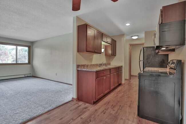 Building Photo - Wonderful 2BR in Peaceful Location 30 minu...