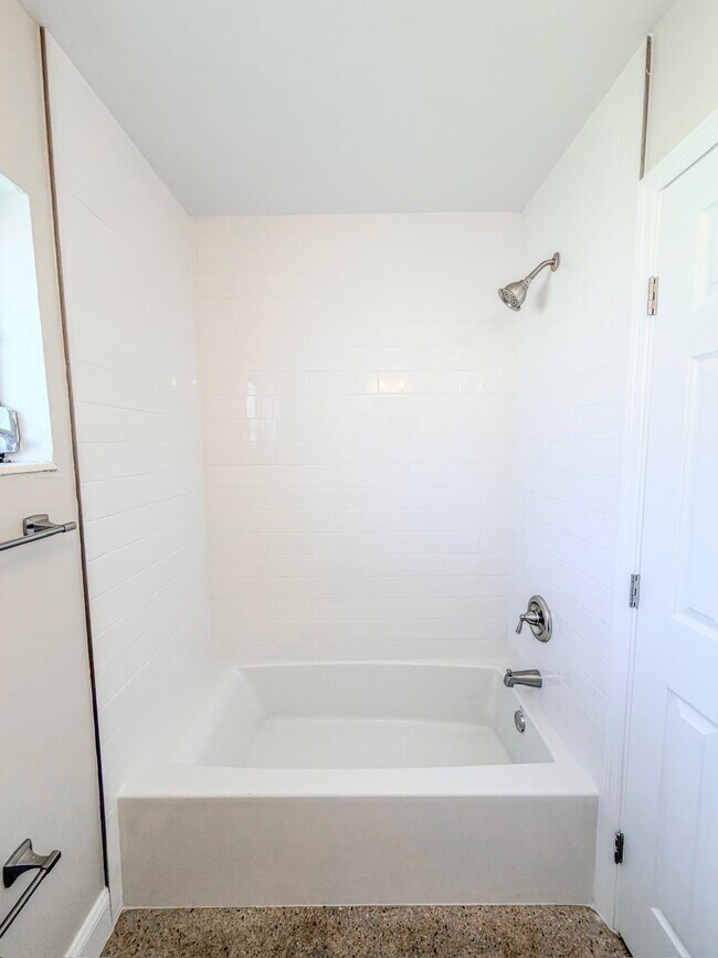 Building Photo - 703 N 25th St