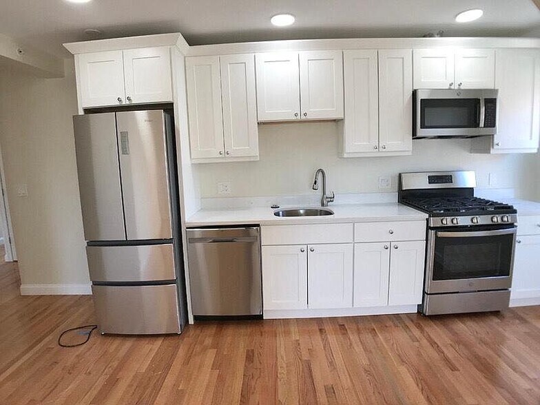 kitchen - 12 Harris St