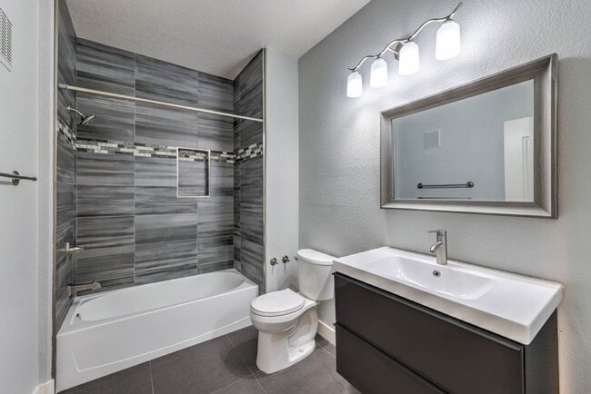 Building Photo - First-Floor 3BR/2BA Gated Condo with Resor...