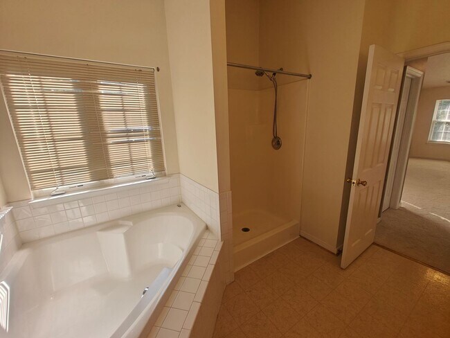 Building Photo - 2625 Piney Ridge Dr