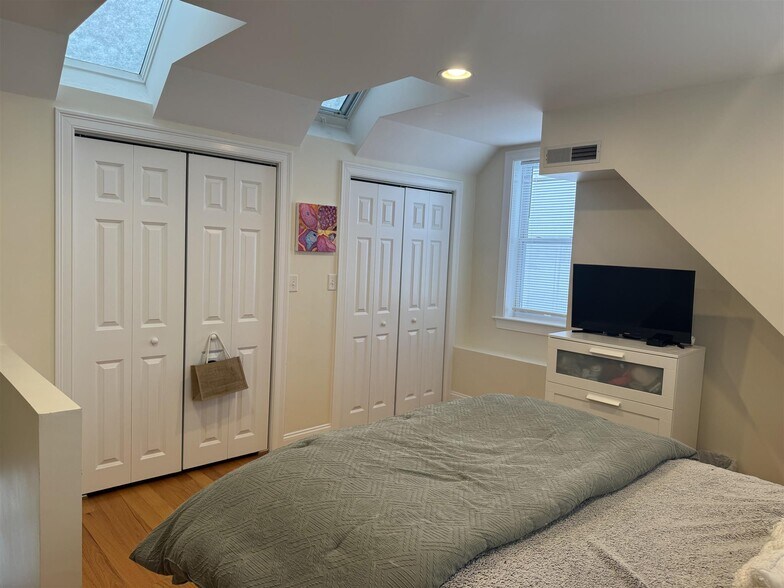 Building Photo - 11 Winthrop Ct