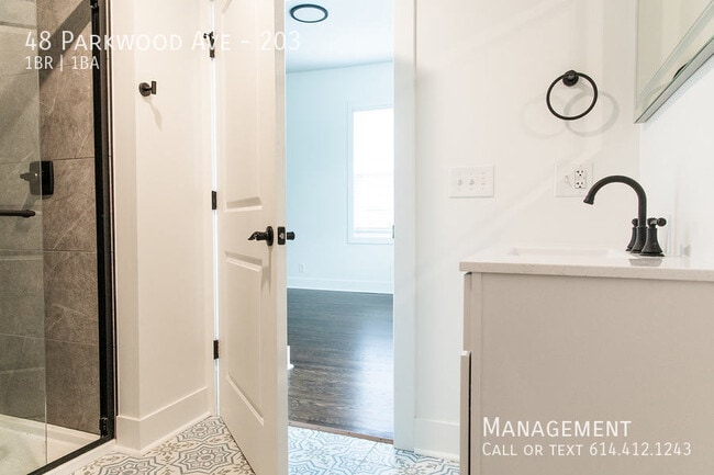 Building Photo - 48 Parkwood Ave