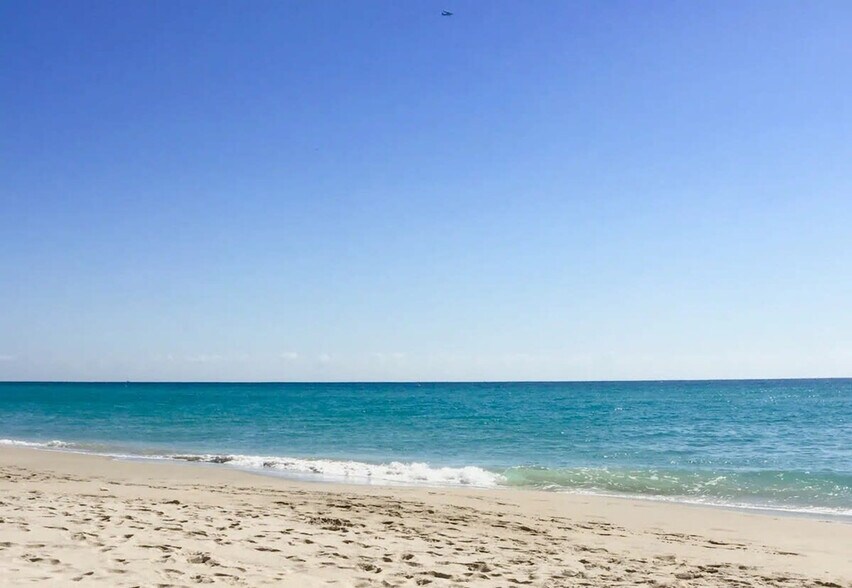 Building Photo - 19370 Collins Ave