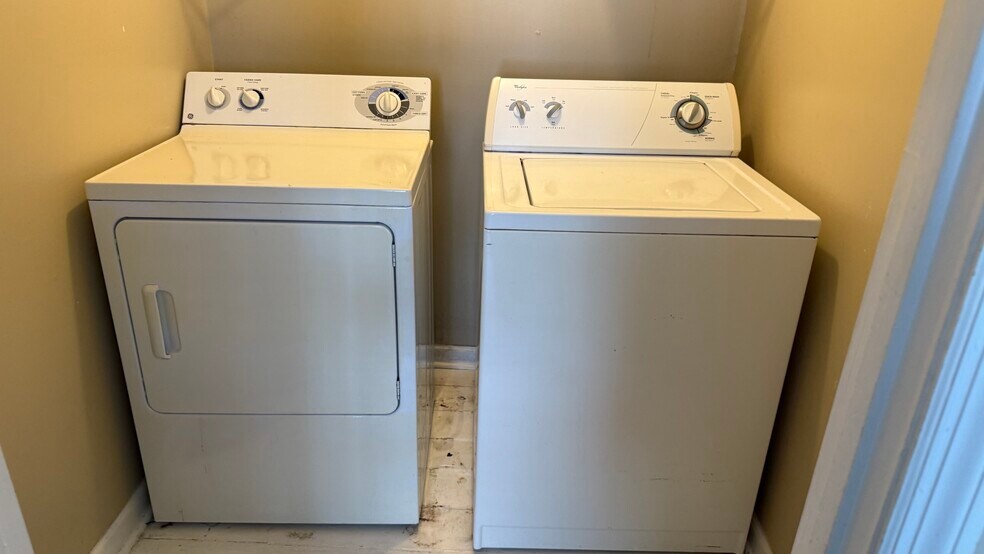 in unit washer/dryer - 286 Ashley Ave