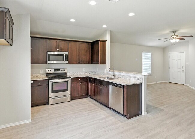 Building Photo - Immaculate 3BR/2BA Home Featuring Open-Con...
