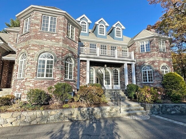 Building Photo - 66 Forest Ave