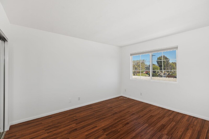 Building Photo - 1499 Broadway