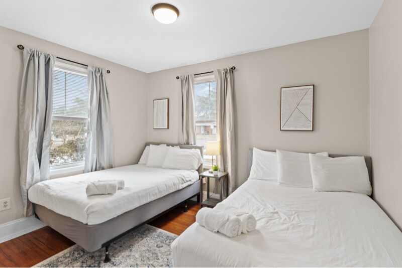 Building Photo - 711 W Blount St