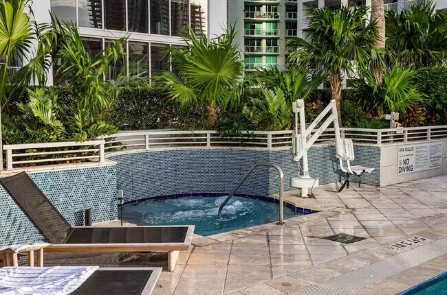 Building Photo - 1395 Brickell Ave