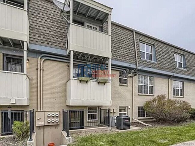 Building Photo - 9110 E Girard Ave