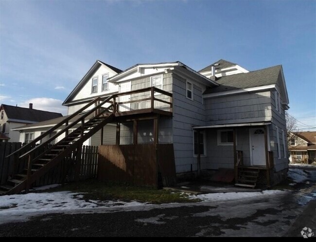 Building Photo - 21 Maple Ave