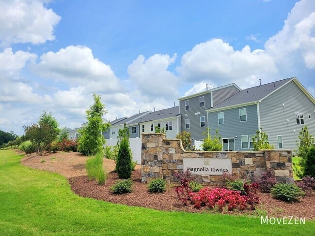 Building Photo - 227 Sweetbay Tree Dr