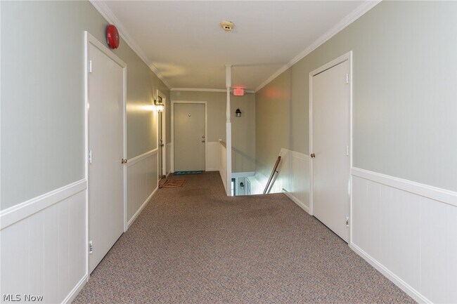 Building Photo - 7020 Carriage Hill Dr