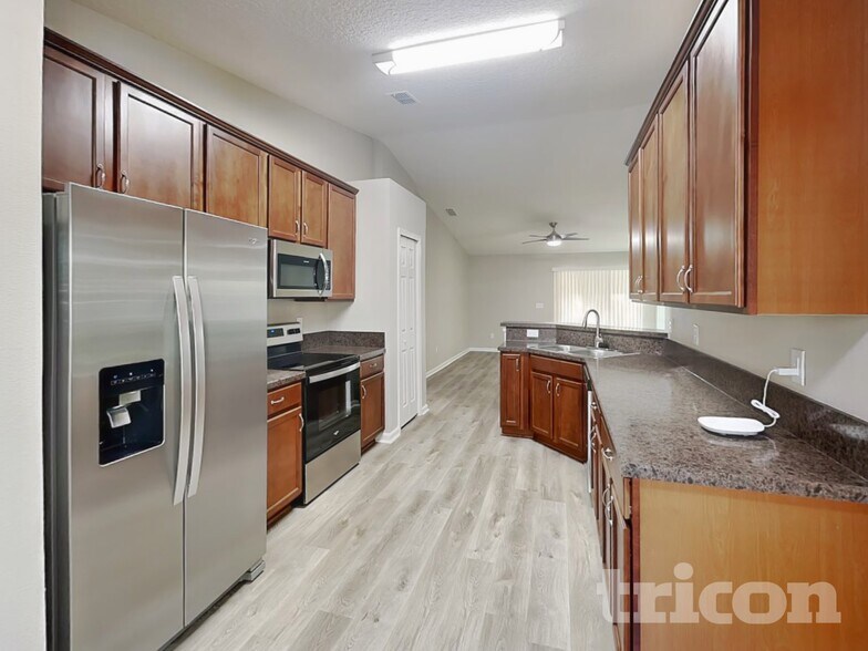 Building Photo - 96401 Commodore Point Dr