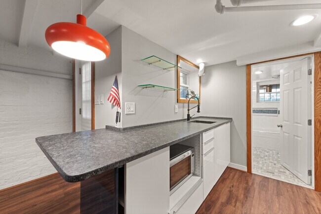 Building Photo - 445 Newton Pl NW