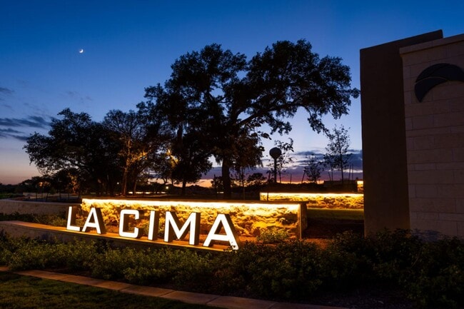 Building Photo - Gorgeous 3 Bed 2 Bath Home in La Cima with Fenced Yard!