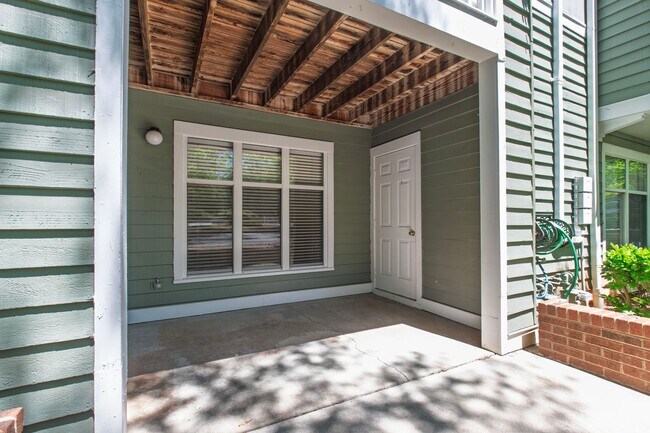 Building Photo - 1010 Nicholwood Dr
