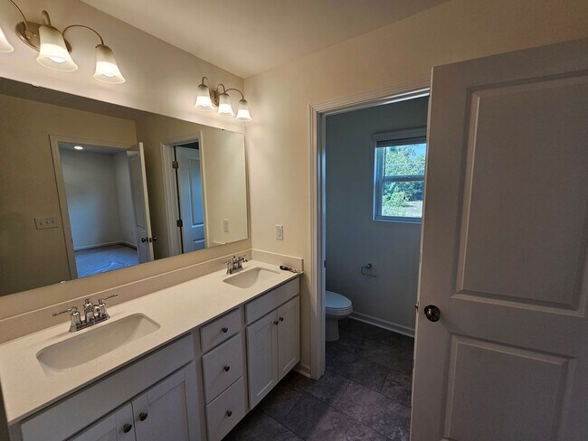 Building Photo - 6031 Rizer Dr