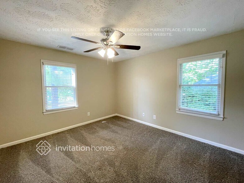 Building Photo - 4730 Shadybrook Way SE