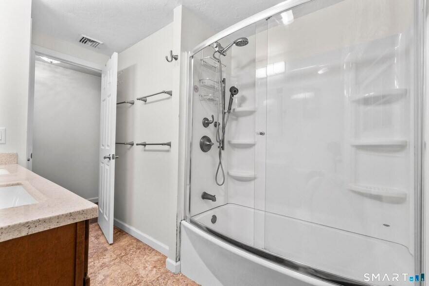 Building Photo - 125 Birchwood Dr