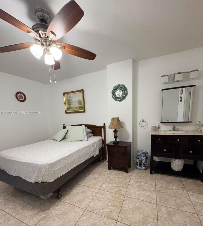 Building Photo - 20500 W Country Club Dr