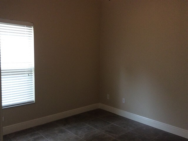 Building Photo - 10956 Willow Ridge Loop