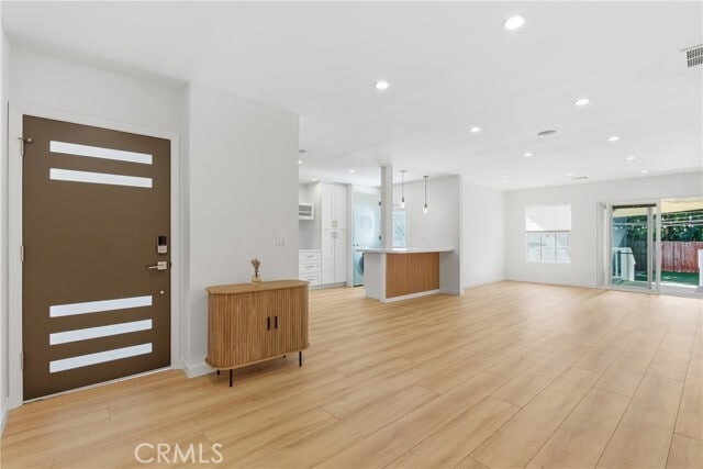 Building Photo - 17546 Kittridge St