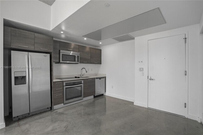 Building Photo - 151 SE 1st St