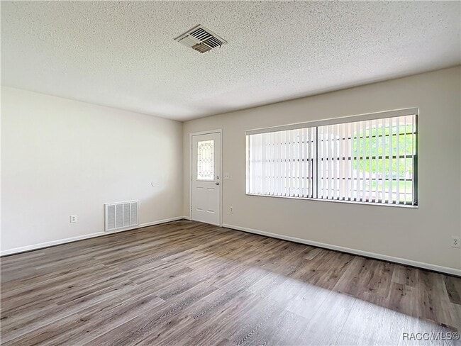 Building Photo - 1237 N Lion Cub Point