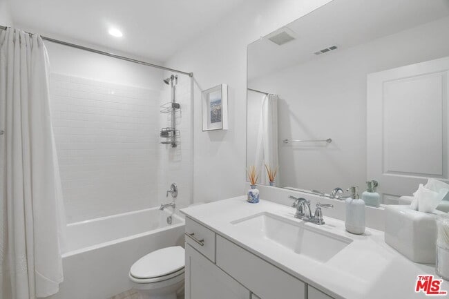 Building Photo - 549 Daniel Freeman Cir