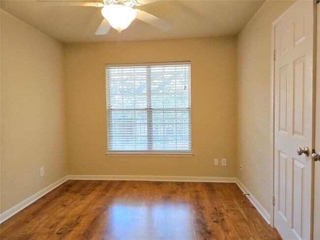 Building Photo - 7685 Northcross Dr