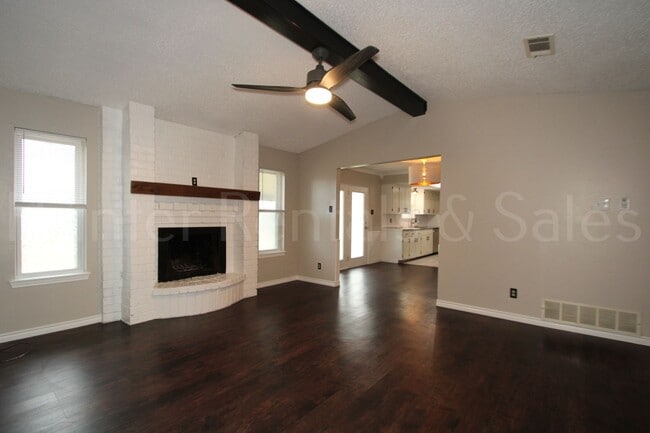 Building Photo - Stylish Killeen Retreat on Mountain View Drive