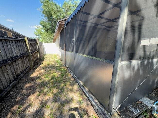 Building Photo - 2201 Grasmere Dr