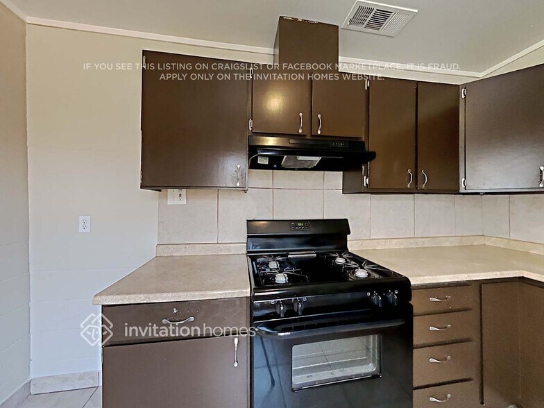 Building Photo - 3354 Horseshoe Dr