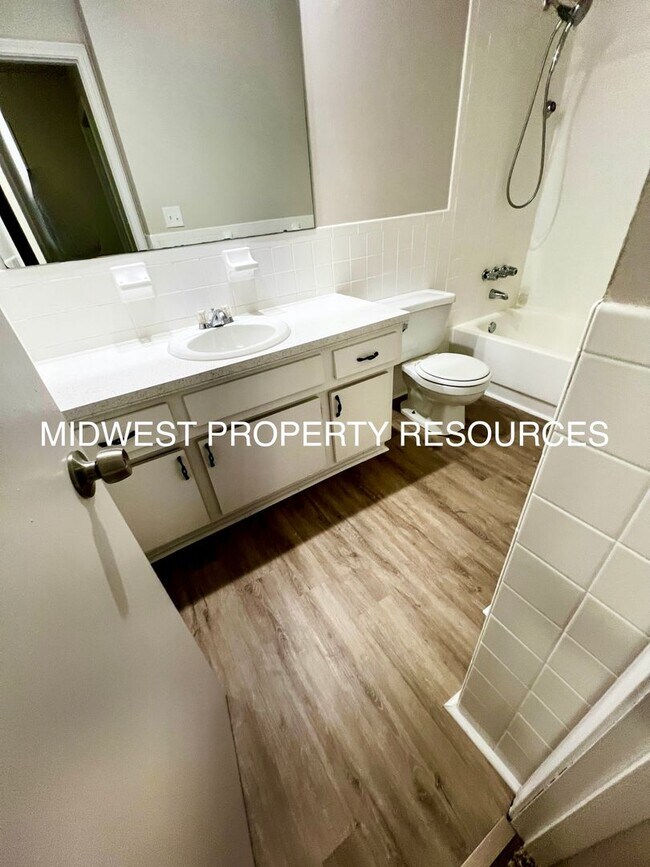 Building Photo - Stunning 2 Story townhome w/ outdoor Maintenance provided