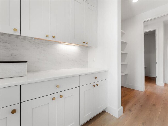 Building Photo - 505 Mission Bell Cv